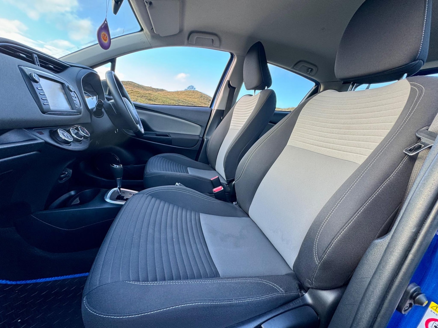 Used Toyota Yaris 2017 for sale - 76991119: Photo 33