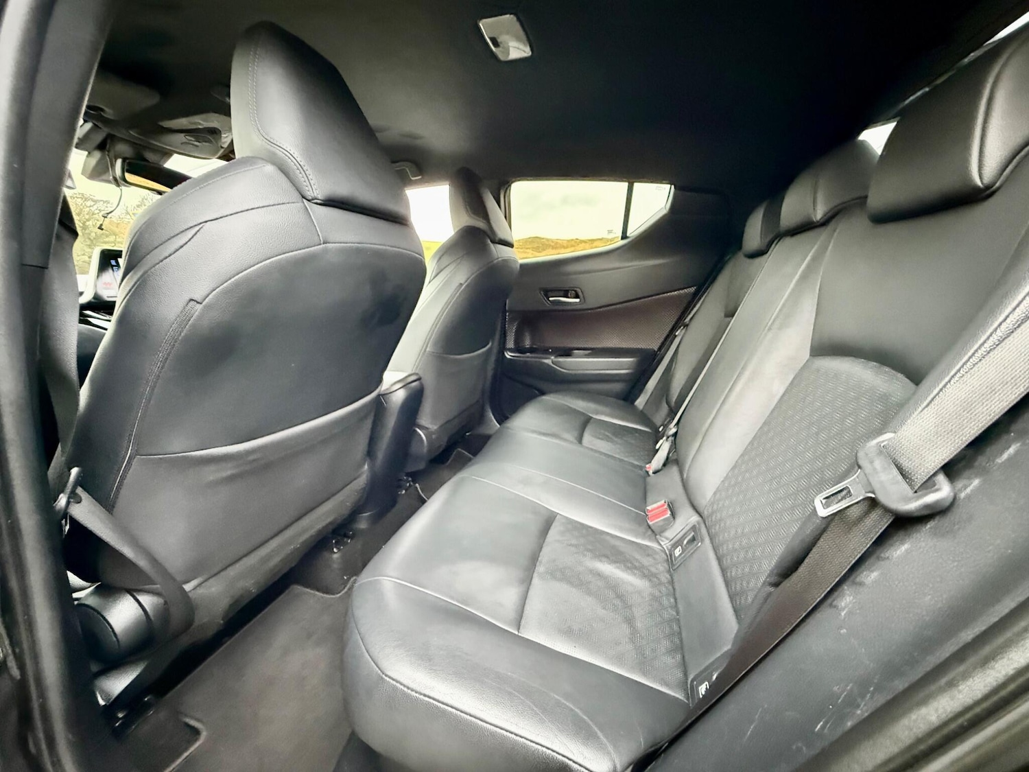 Used Toyota C-HR 2019 for sale - 76441000: Photo 12