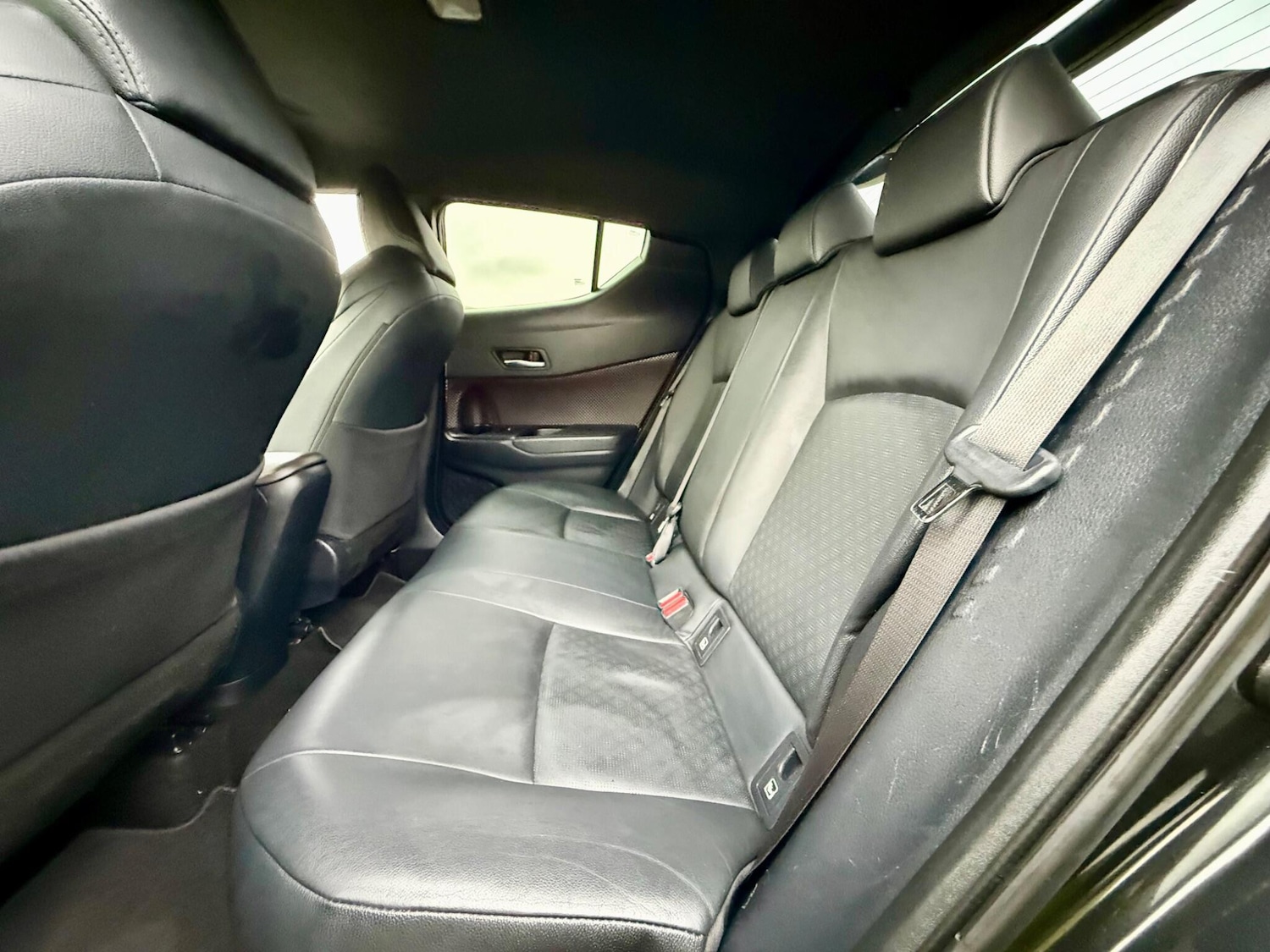 Used Toyota C-HR 2019 for sale - 76441000: Photo 13