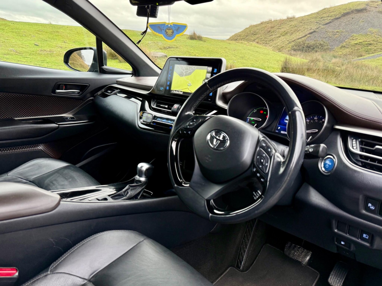 Used Toyota C-HR 2019 for sale - 76441000: Photo 2