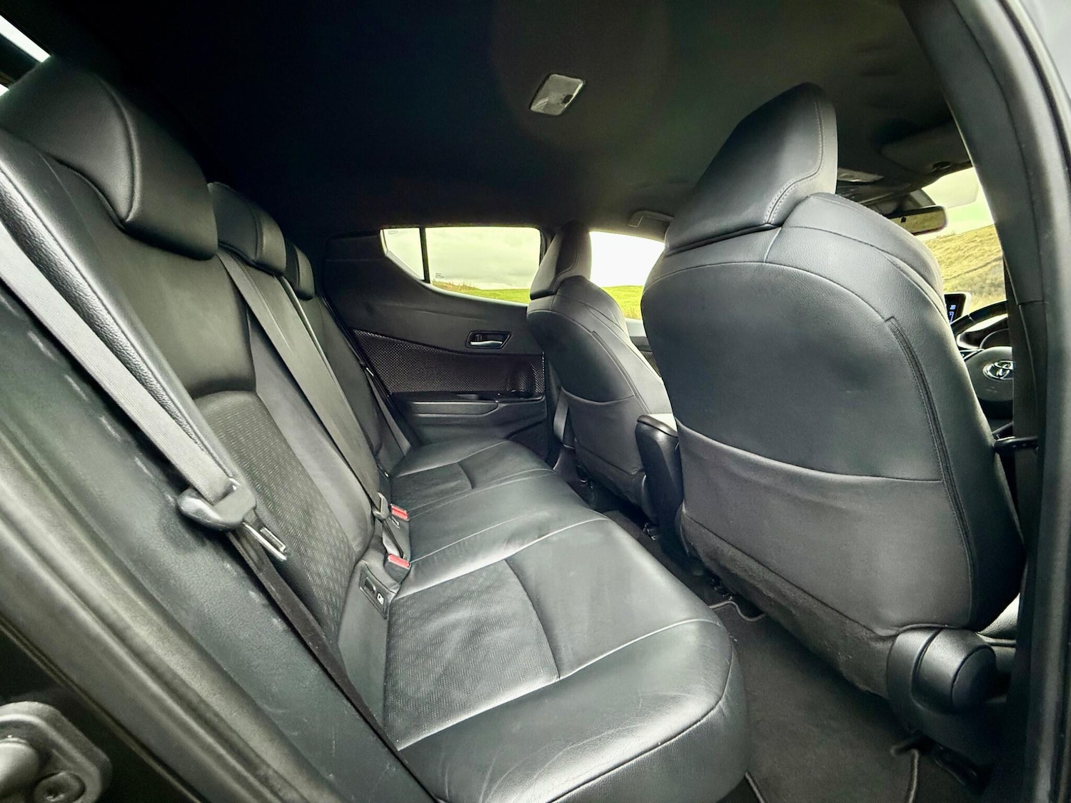 Used Toyota C-HR 2019 for sale - 76441000: Photo 30