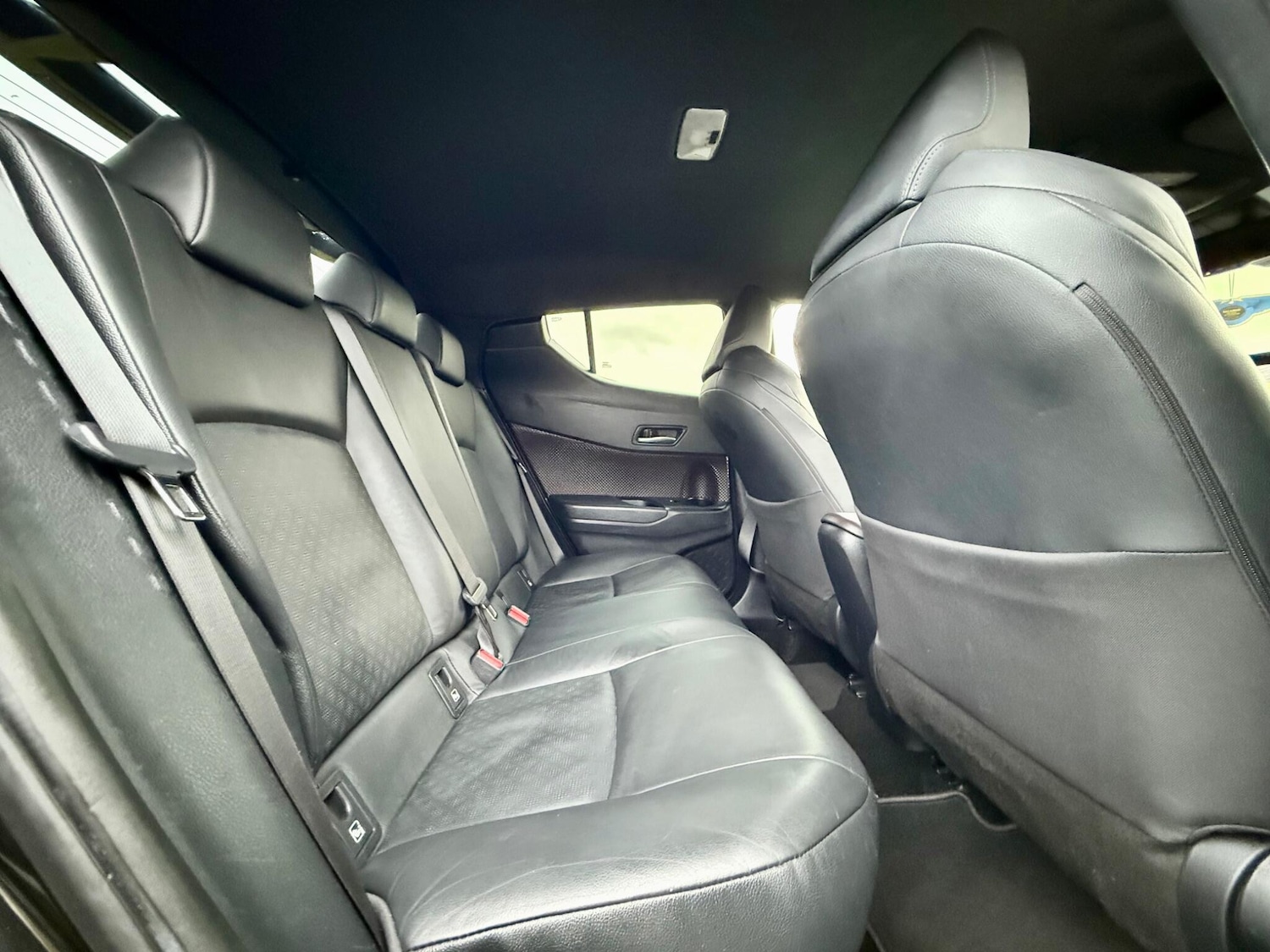 Used Toyota C-HR 2019 for sale - 76441000: Photo 31