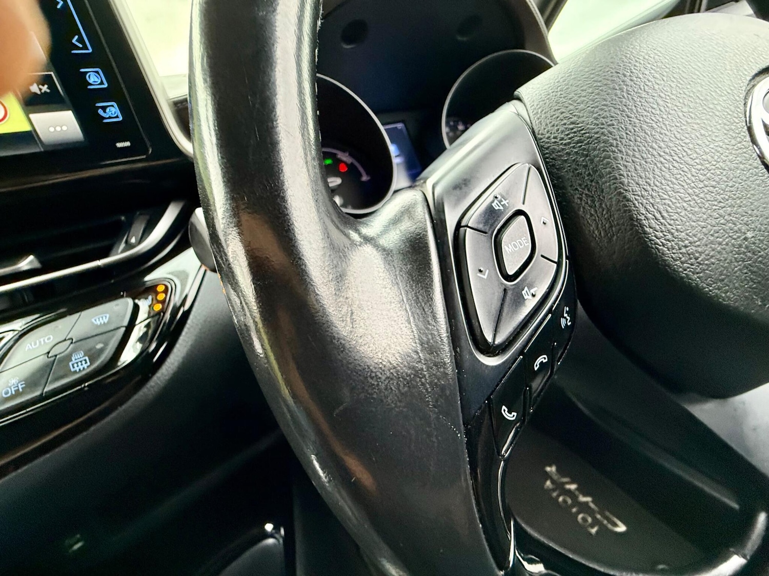 Used Toyota C-HR 2019 for sale - 76441000: Photo 39