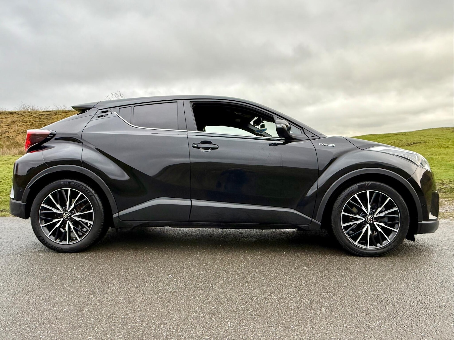 Used Toyota C-HR 2019 for sale - 76441000: Photo 9