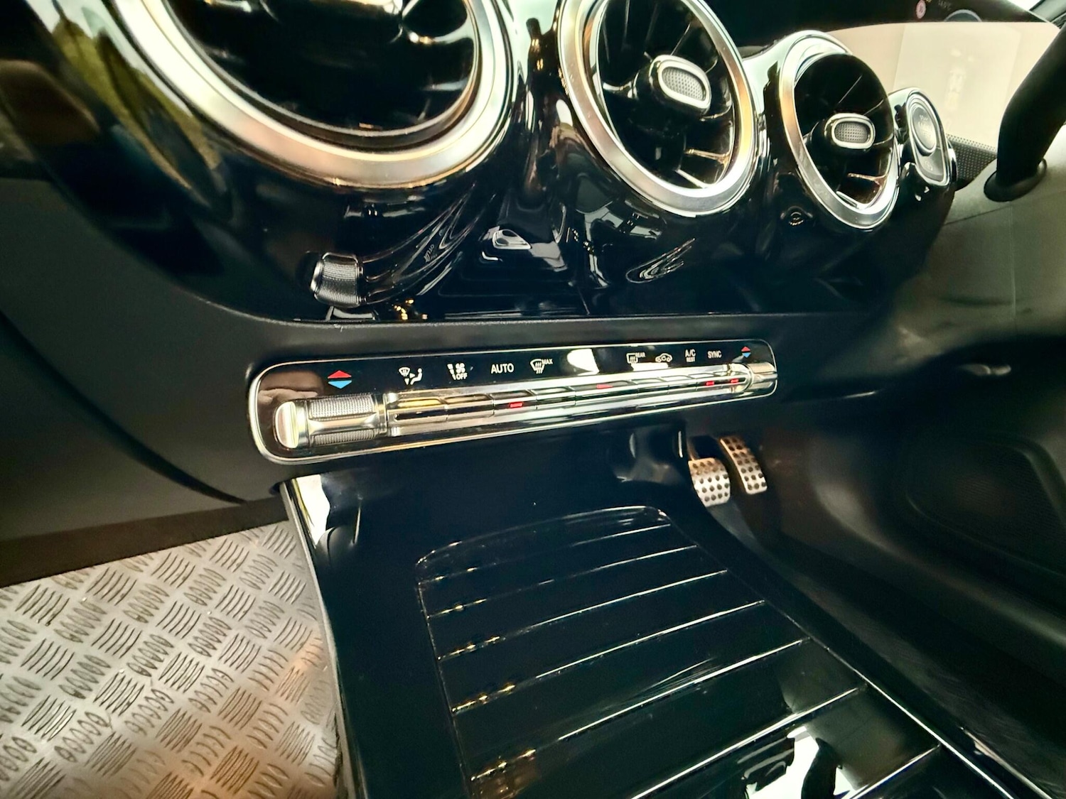 Used Mercedes-Benz CLA 2019 for sale - 76633783: Photo 46