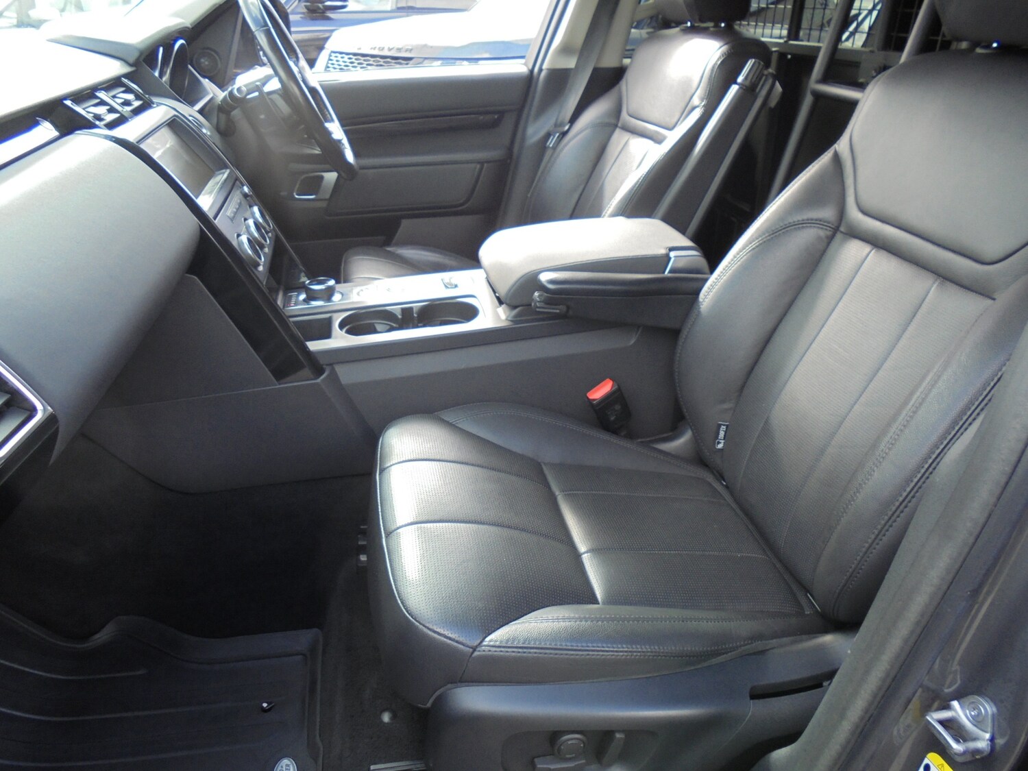 Used Land Rover Discovery 2018 for sale - 77843046: Photo 15