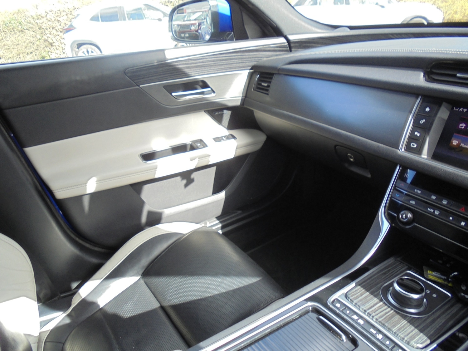 Used Jaguar XF 2016 for sale - 77830668: Photo 29