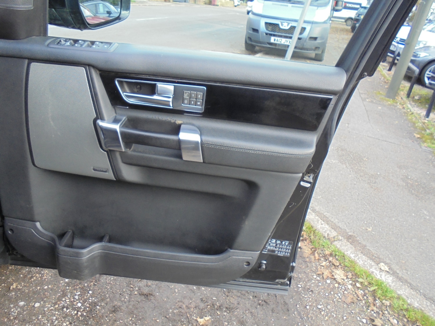 Used Land Rover Discovery 2015 for sale - 76363019: Photo 22