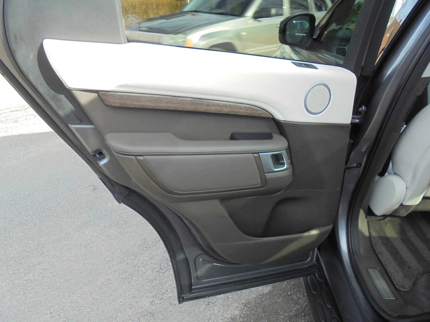 Used Land Rover Discovery 2017 for sale - 77656427: Photo 16