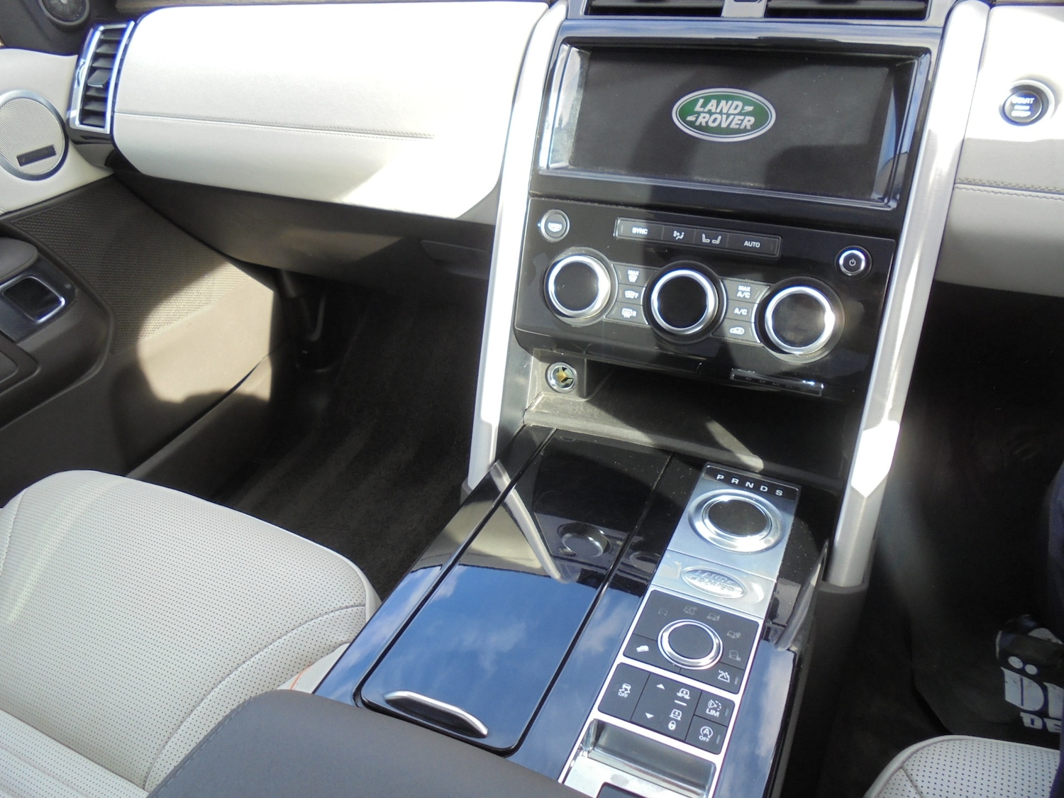 Used Land Rover Discovery 2017 for sale - 77656427: Photo 28