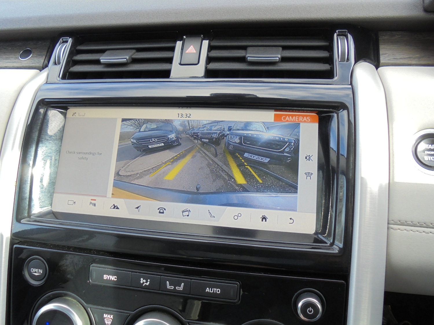 Used Land Rover Discovery 2017 for sale - 77656427: Photo 31