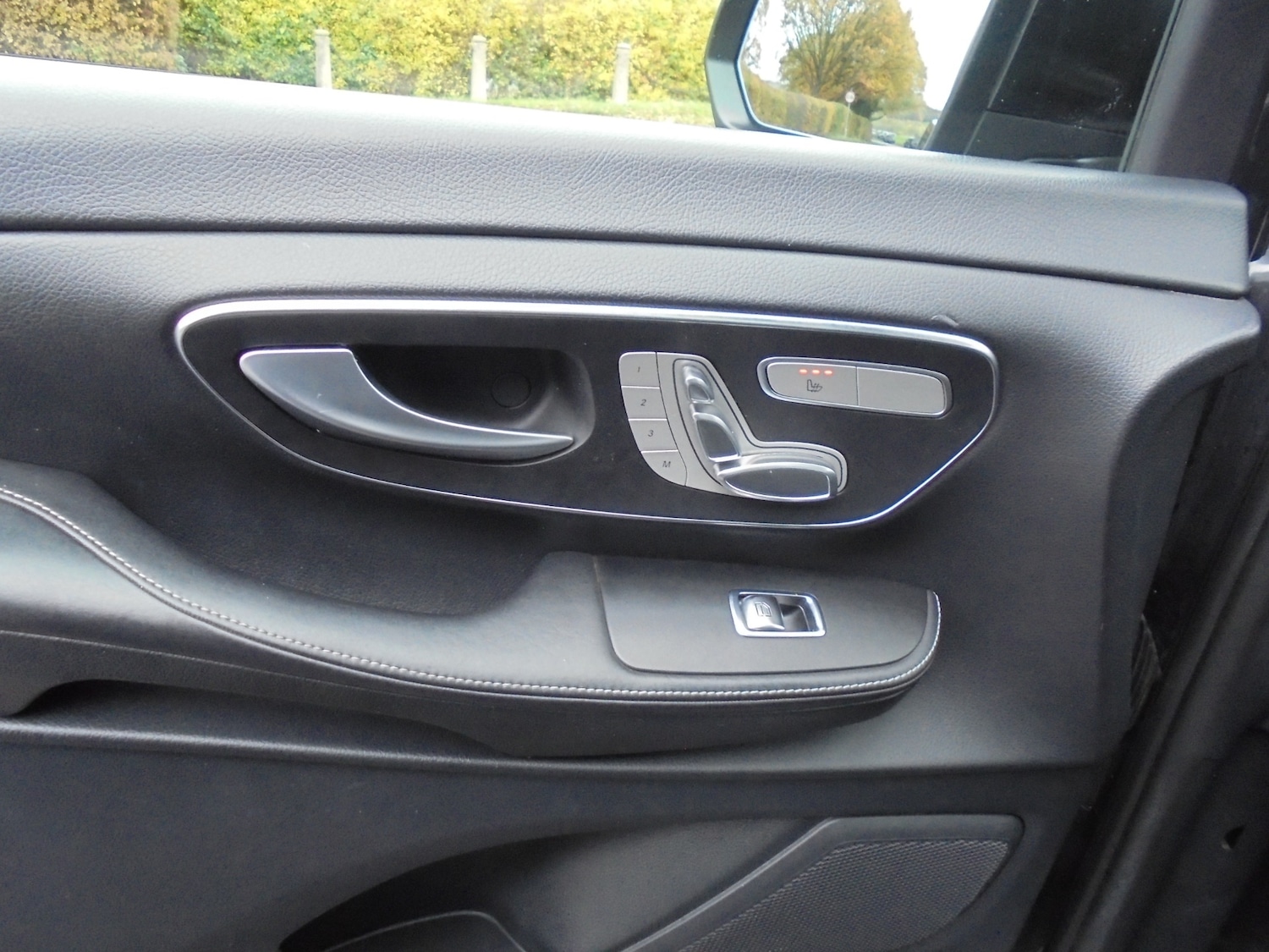 Used Mercedes-Benz V-Class 2020 for sale - 76541661: Photo 15