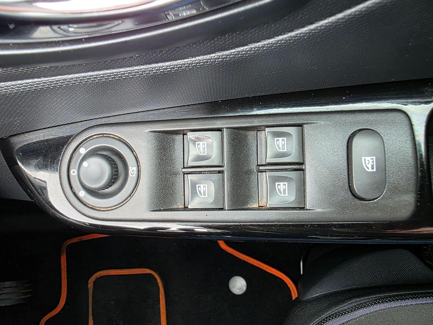 Used Renault Captur 2015 for sale - 77154436: Photo 20