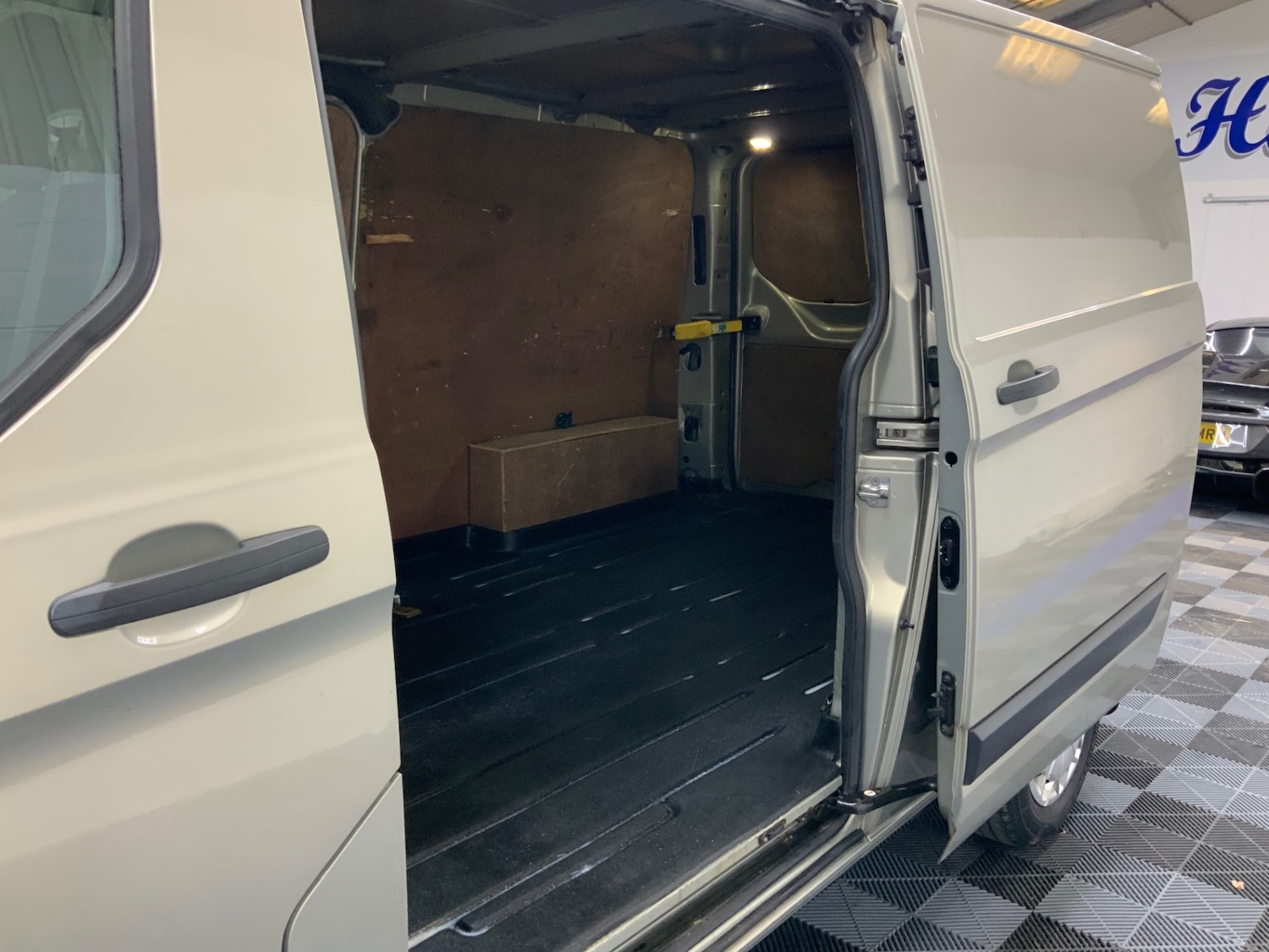 Used Ford Transit Custom 2013 for sale - 77963221: Photo 13