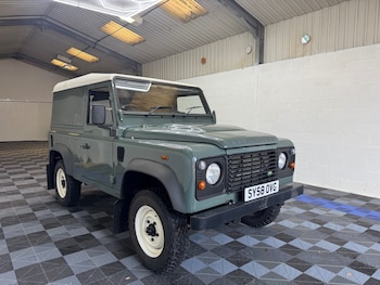 Land Rover - Defender