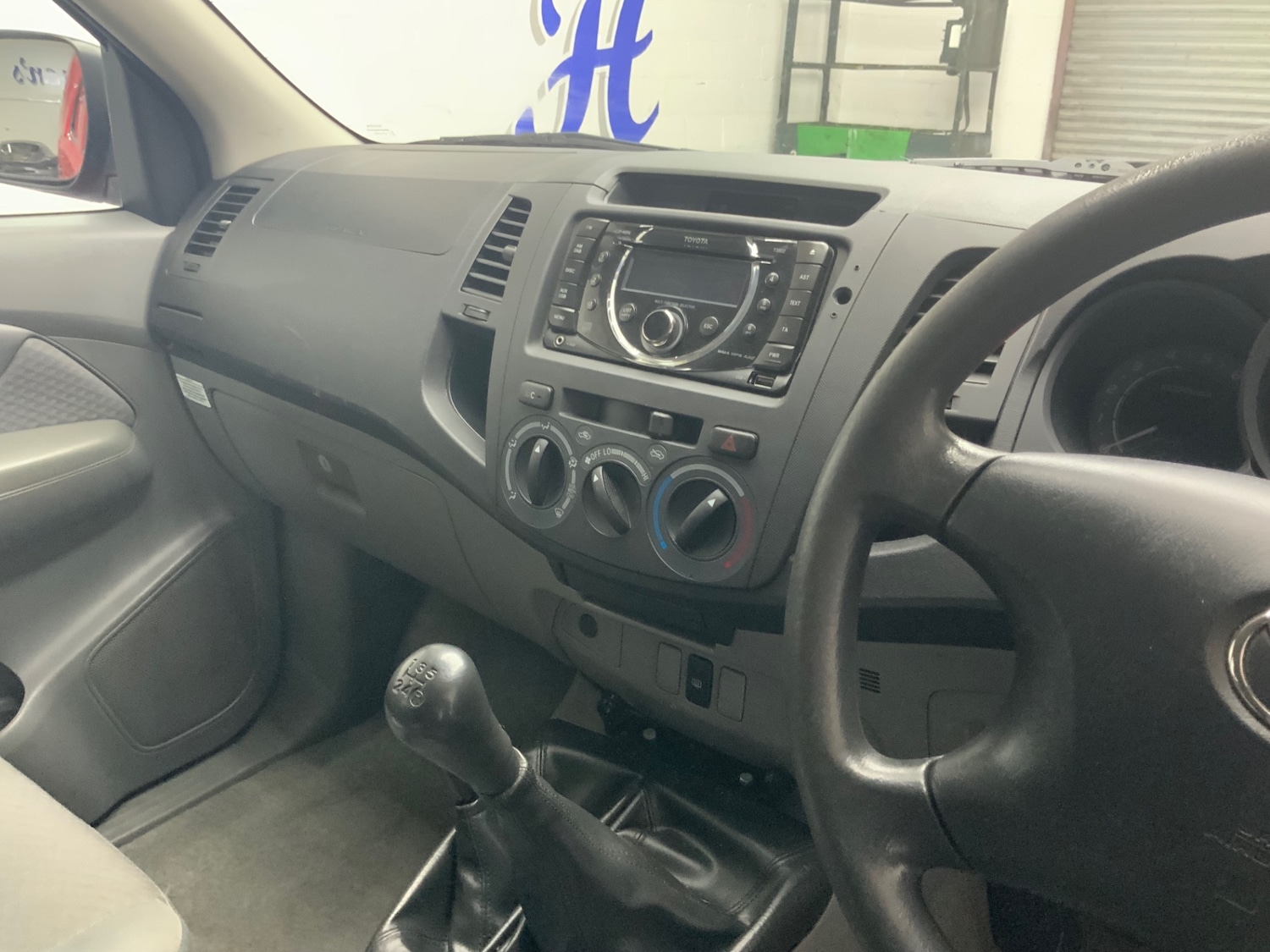 Used Toyota Hilux 2011 for sale - 77433905: Photo 11