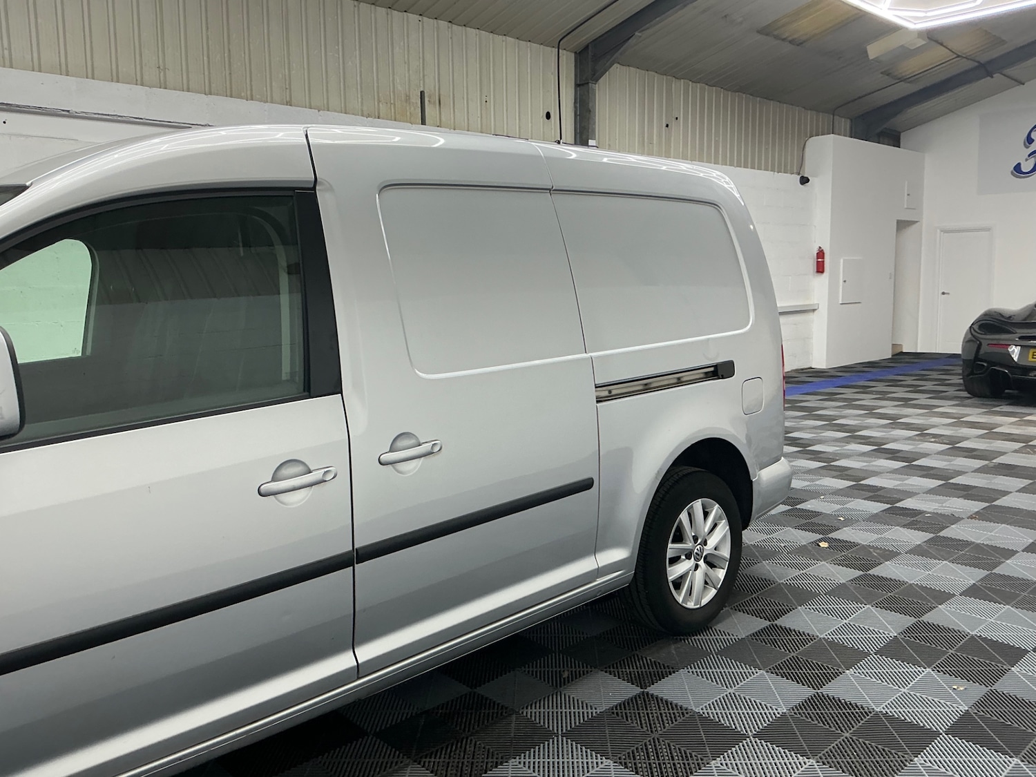 Used Volkswagen Caddy Maxi 2014 for sale - 77819337: Photo 4