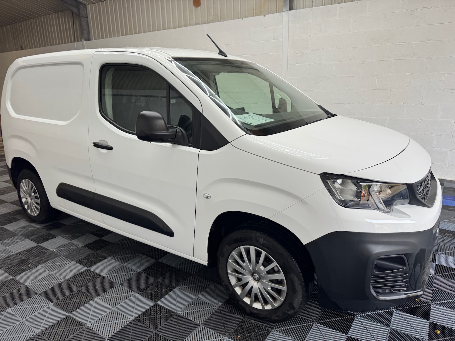 Used Peugeot Partner 2022 for sale - 76379059: Photo 2