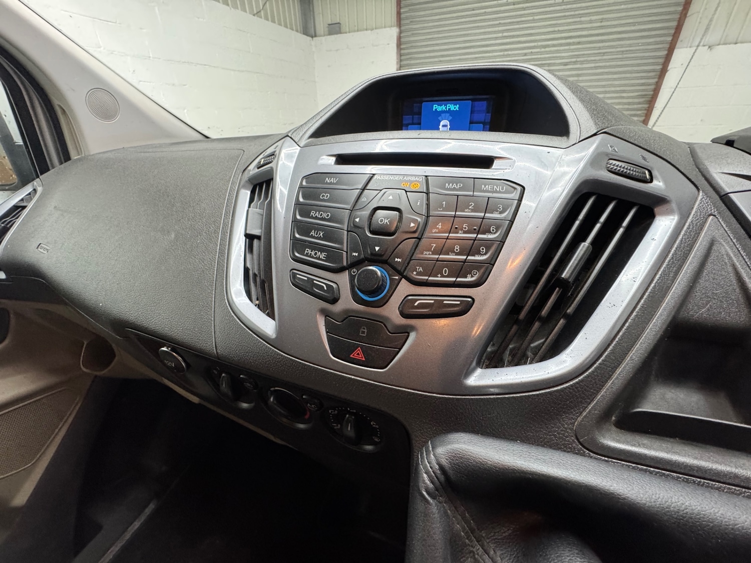 Used Ford Tourneo Custom 2015 for sale - 76921551: Photo 16
