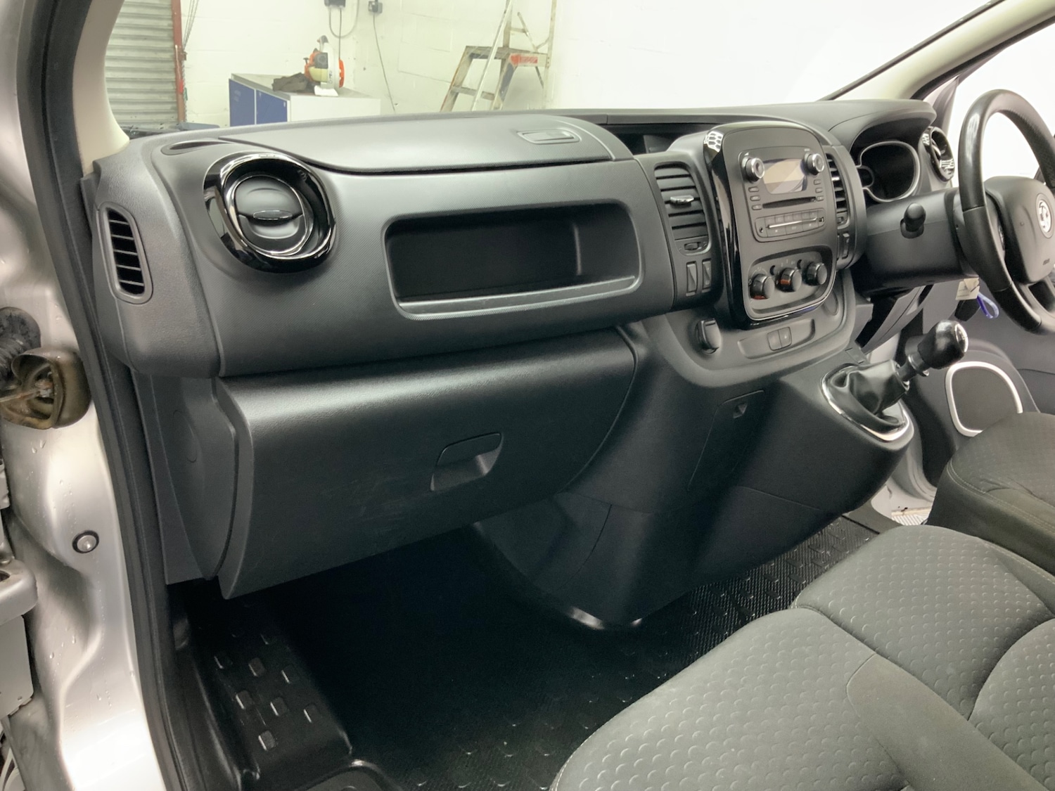 Used Vauxhall Vivaro 2016 for sale - 77114277: Photo 13