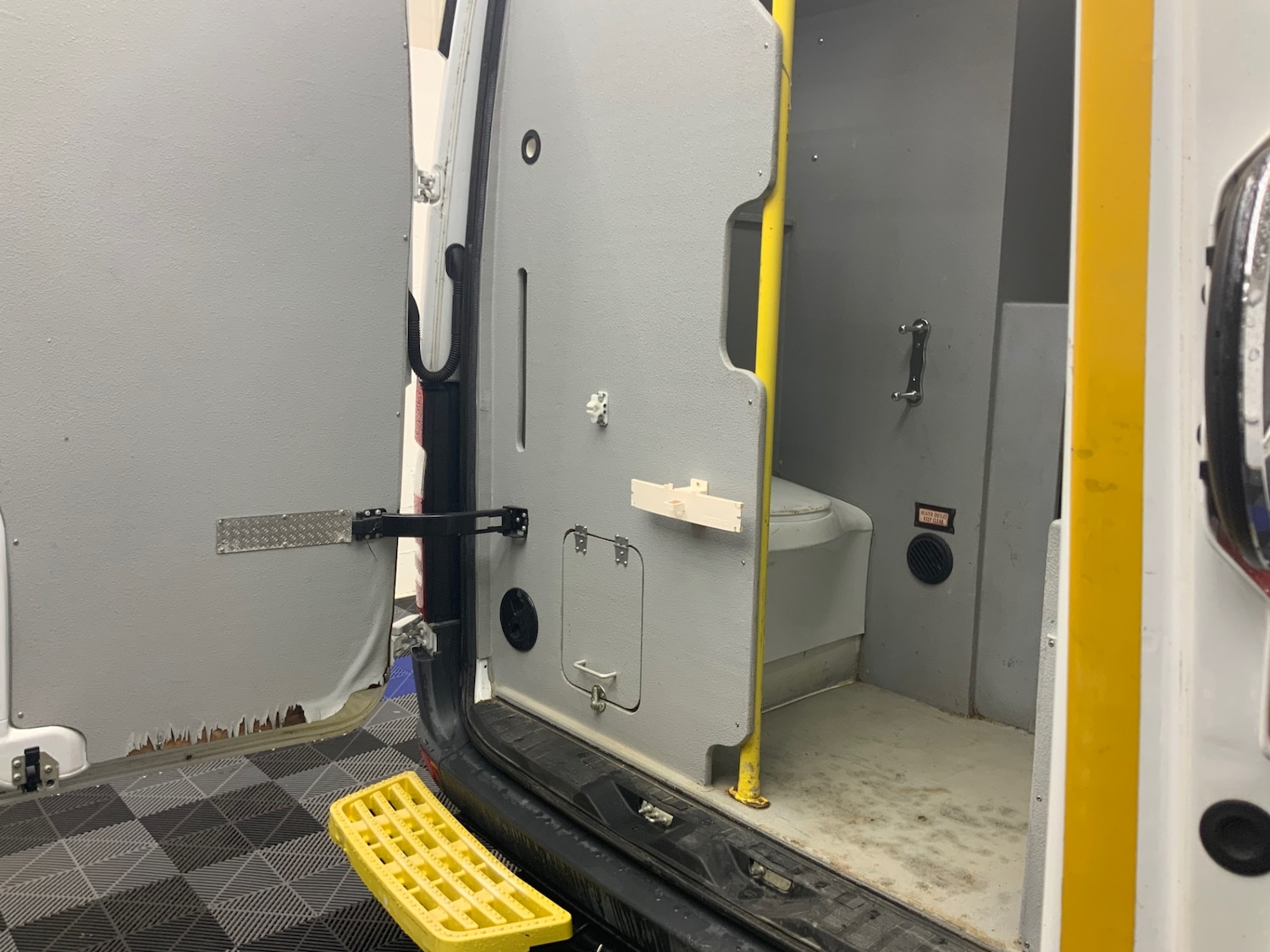 Used Mercedes-Benz Sprinter 2015 for sale - 77687785: Photo 9