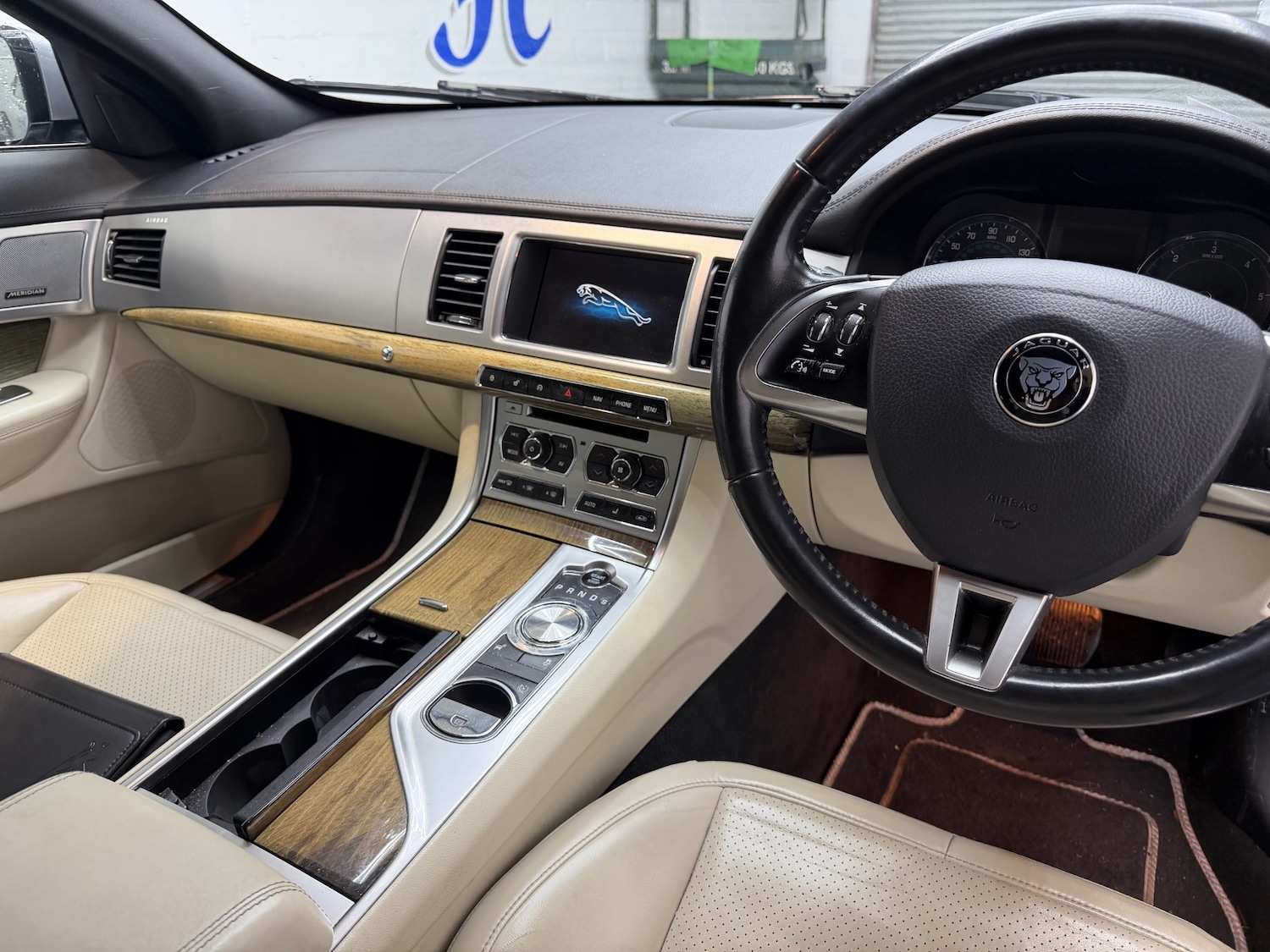 Used Jaguar XF 2013 for sale - 77687740: Photo 10