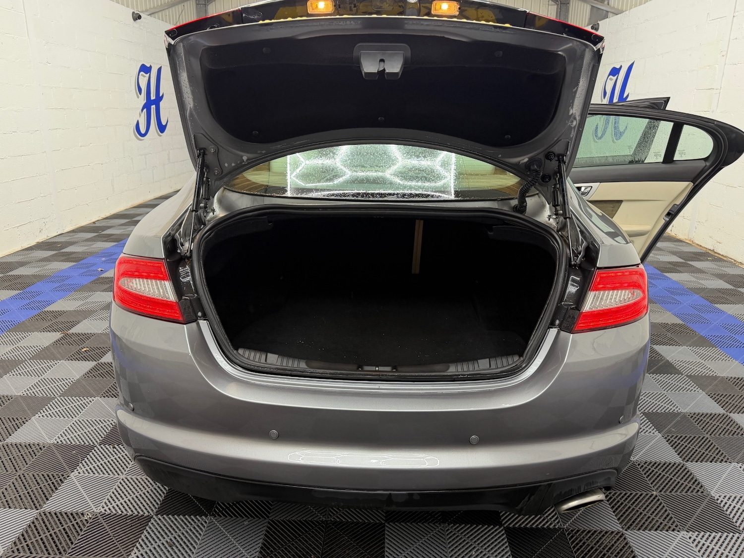 Used Jaguar XF 2013 for sale - 77687740: Photo 17