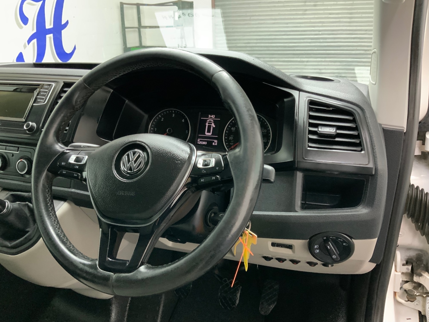 Used Volkswagen Transporter 2017 for sale - 77974026: Photo 10