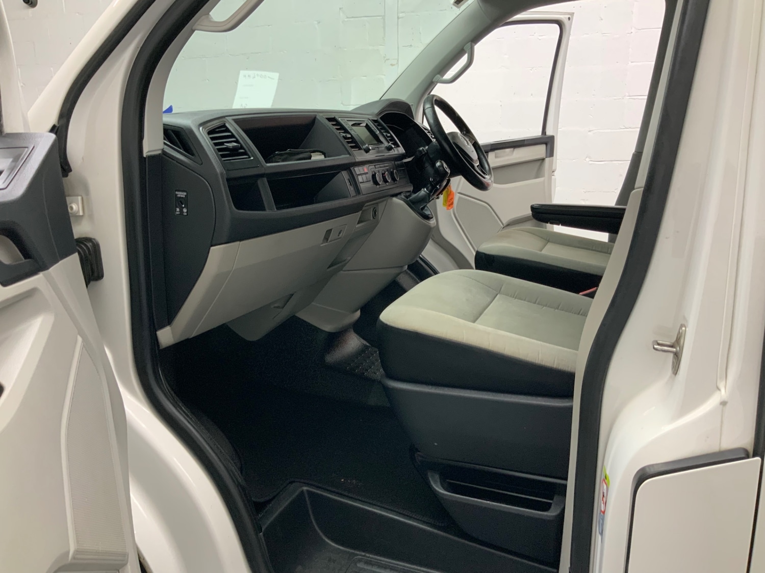 Used Volkswagen Transporter 2017 for sale - 77974026: Photo 14