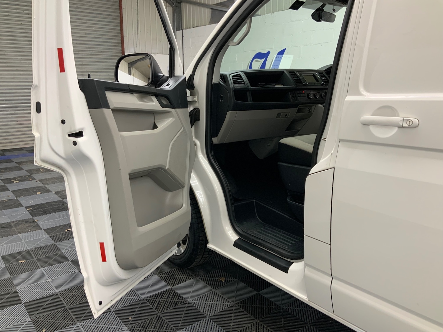 Used Volkswagen Transporter 2017 for sale - 77974026: Photo 15