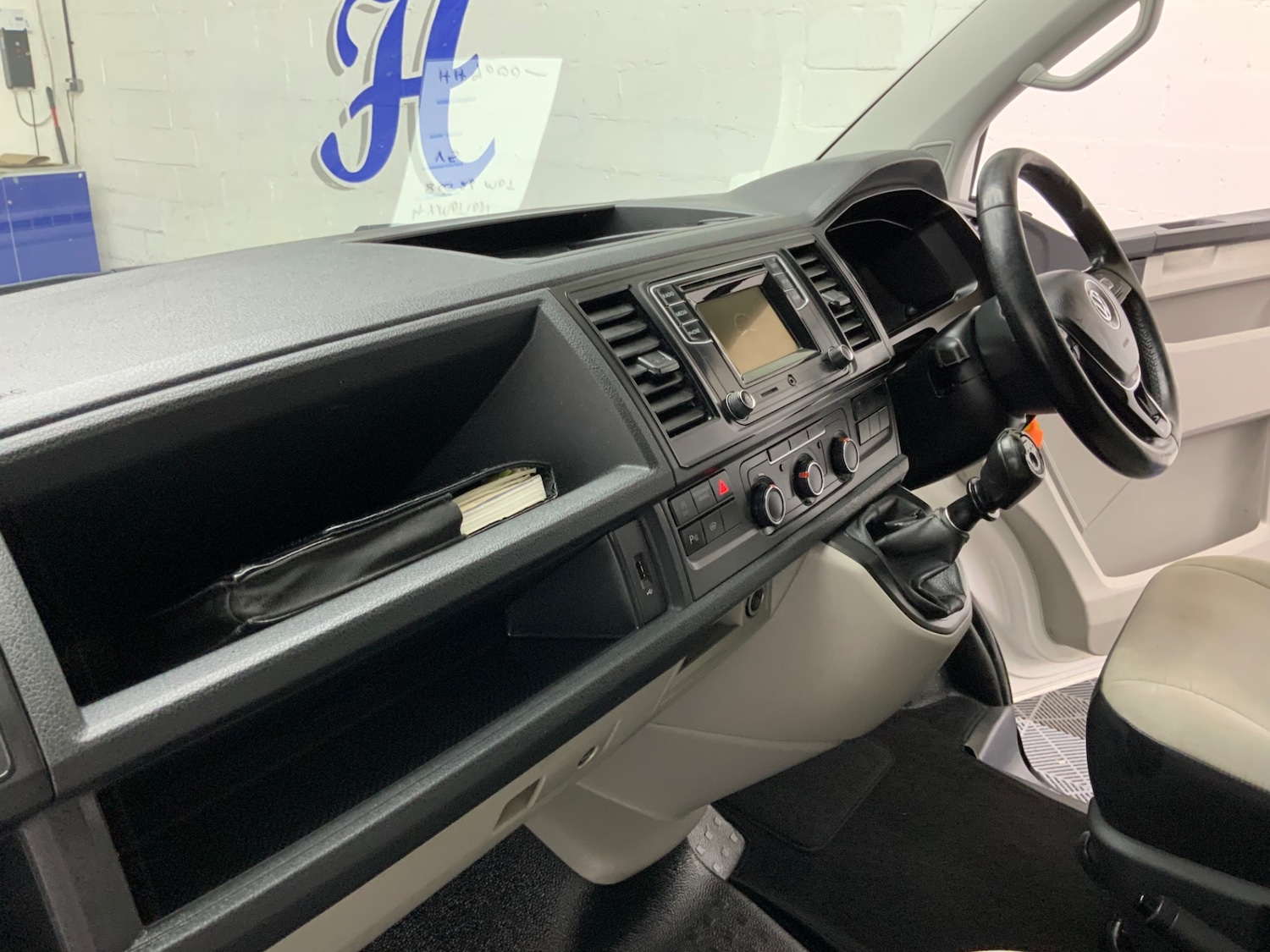 Used Volkswagen Transporter 2017 for sale - 77974026: Photo 16