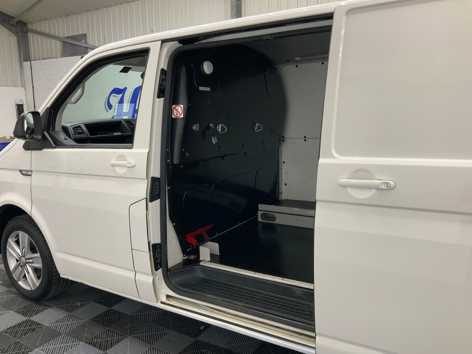 Used Volkswagen Transporter 2017 for sale - 77974026: Photo 20