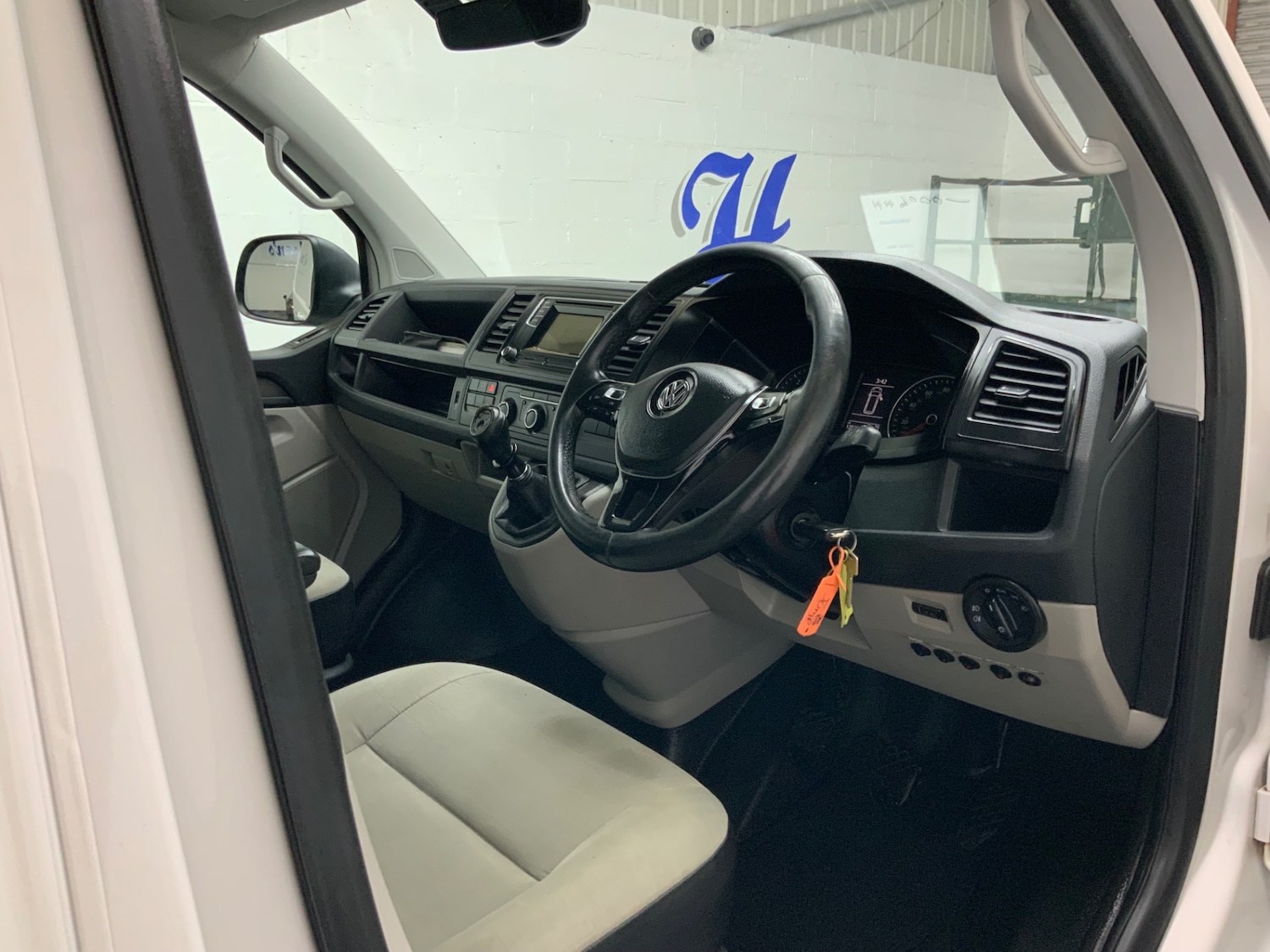 Used Volkswagen Transporter 2017 for sale - 77974026: Photo 7