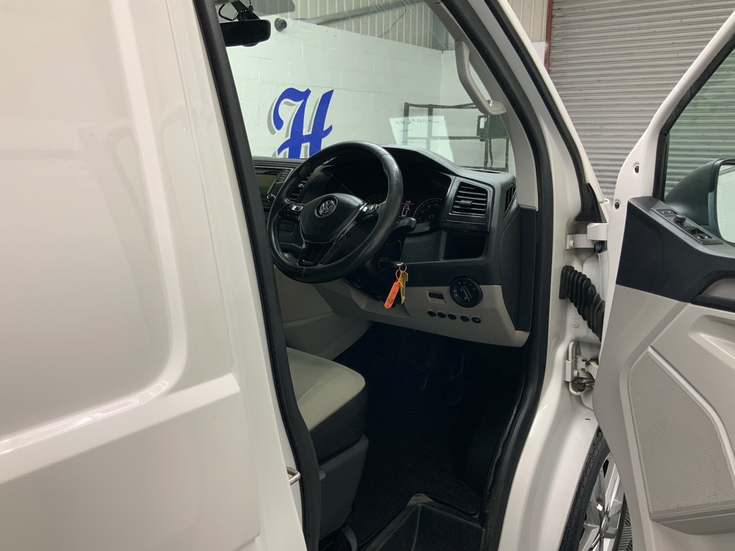 Used Volkswagen Transporter 2017 for sale - 77974026: Photo 9