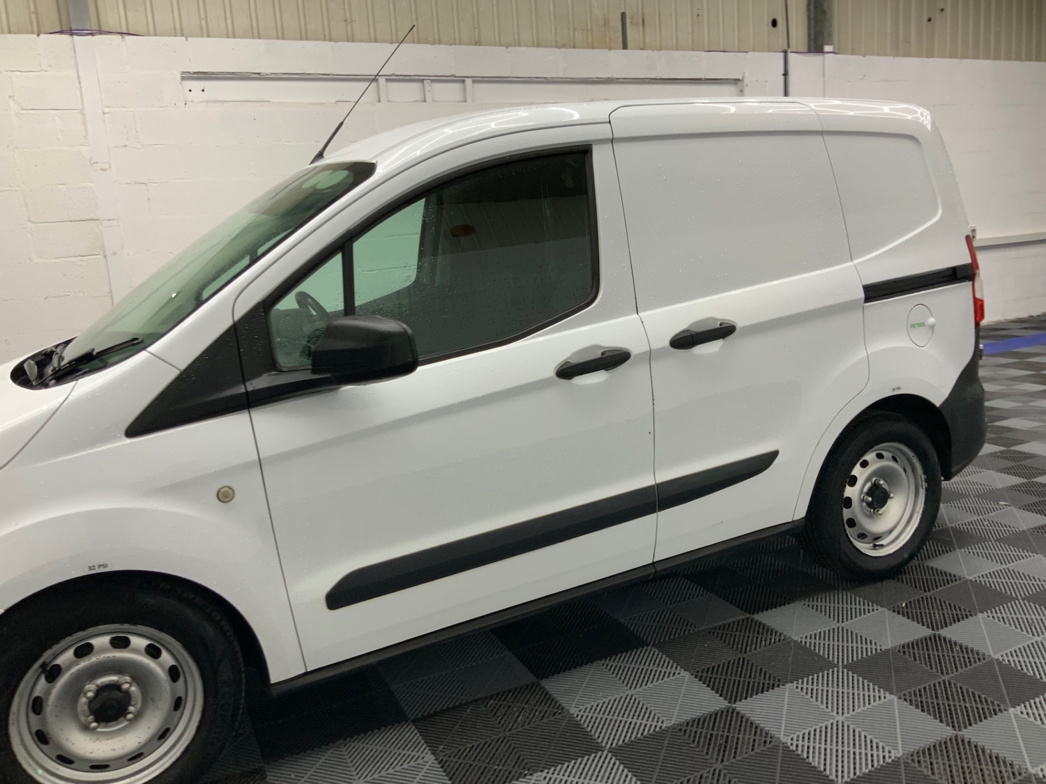 Used Ford Transit Courier 2020 for sale - 77261219: Photo 4