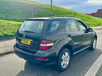 Used Mercedes-Benz M Class 2010 for sale - 76485645: Photo