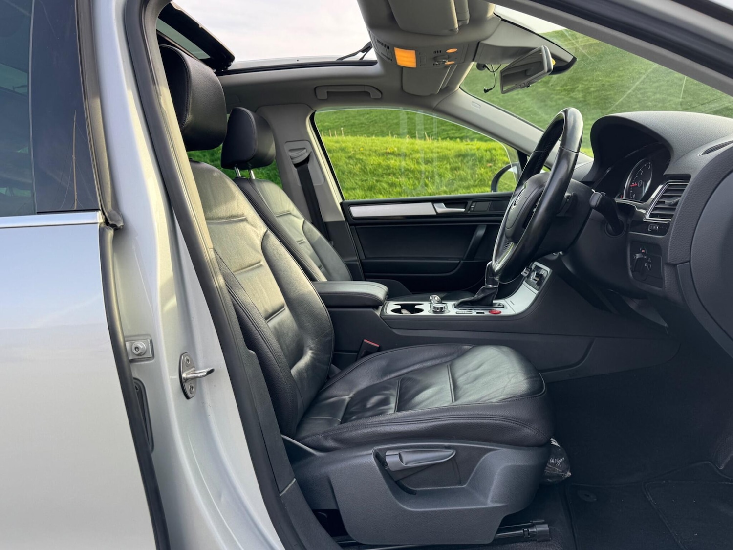 Used Volkswagen Touareg 2013 for sale - 76422106: Photo 2