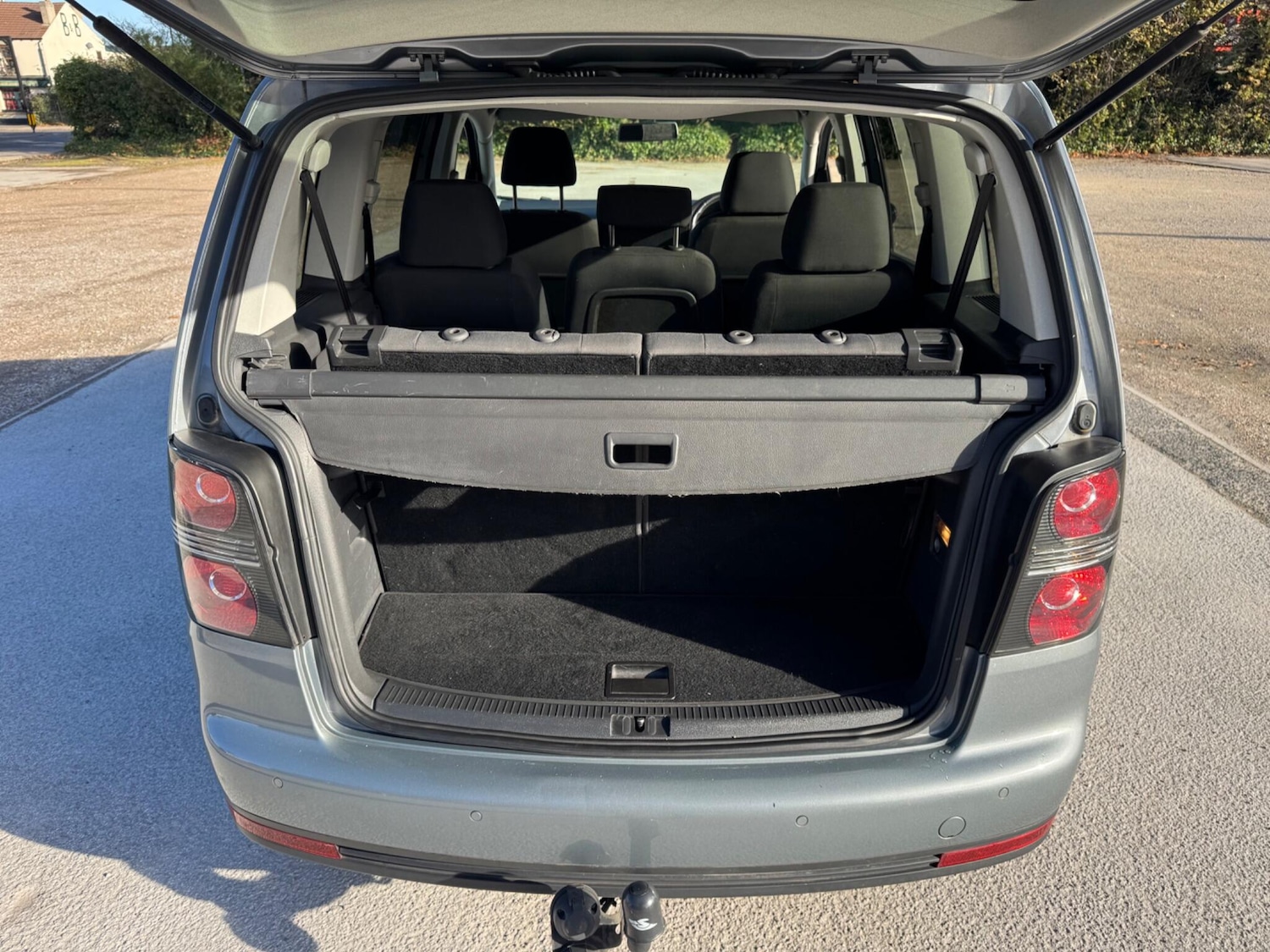 Used Volkswagen Touran 2010 for sale - 76408444: Photo 2