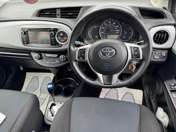 Used Toyota Yaris 2012 for sale - 77074863: Photo