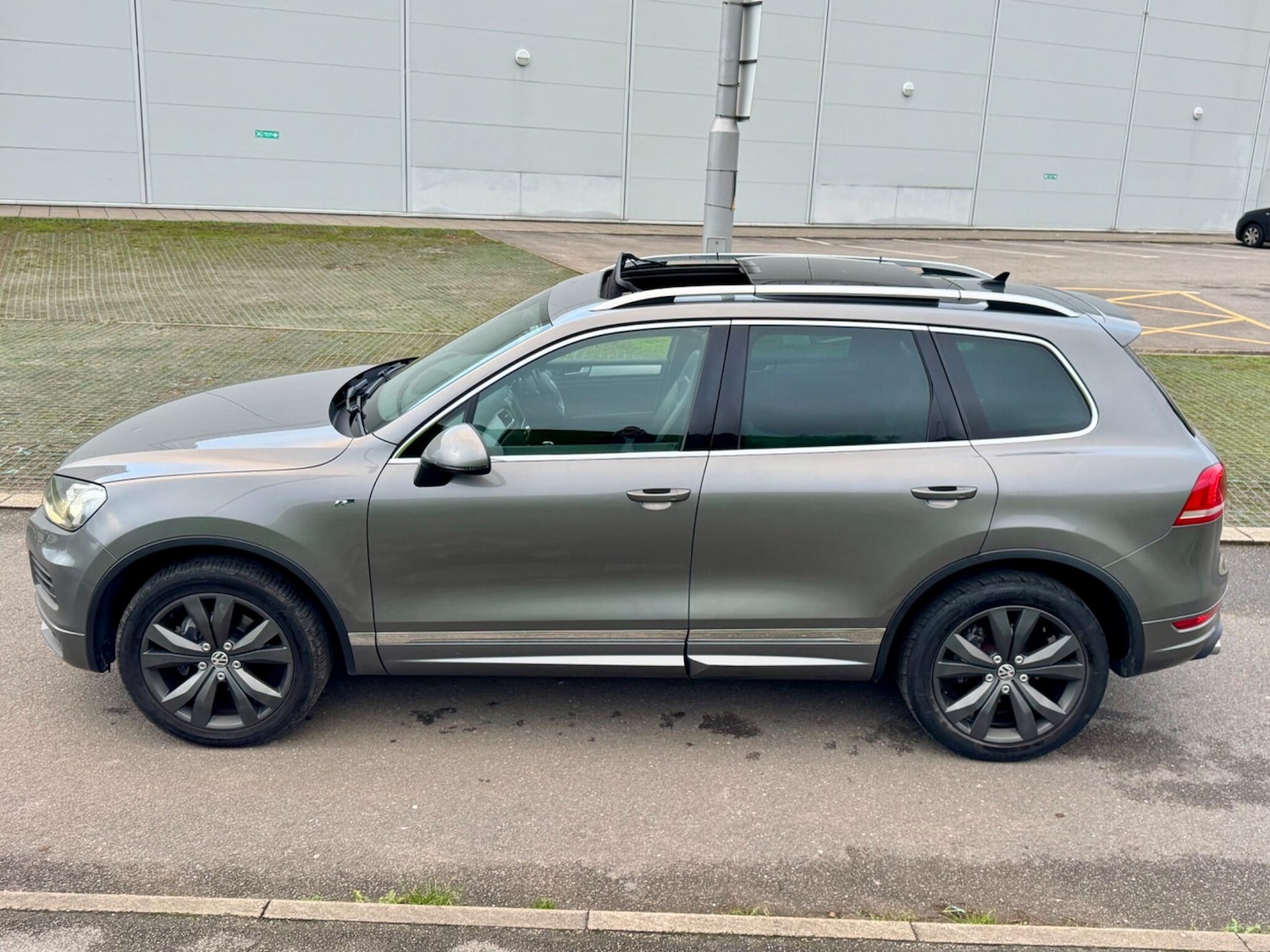 Used Volkswagen Touareg 2013 for sale - 77020828: Photo 3