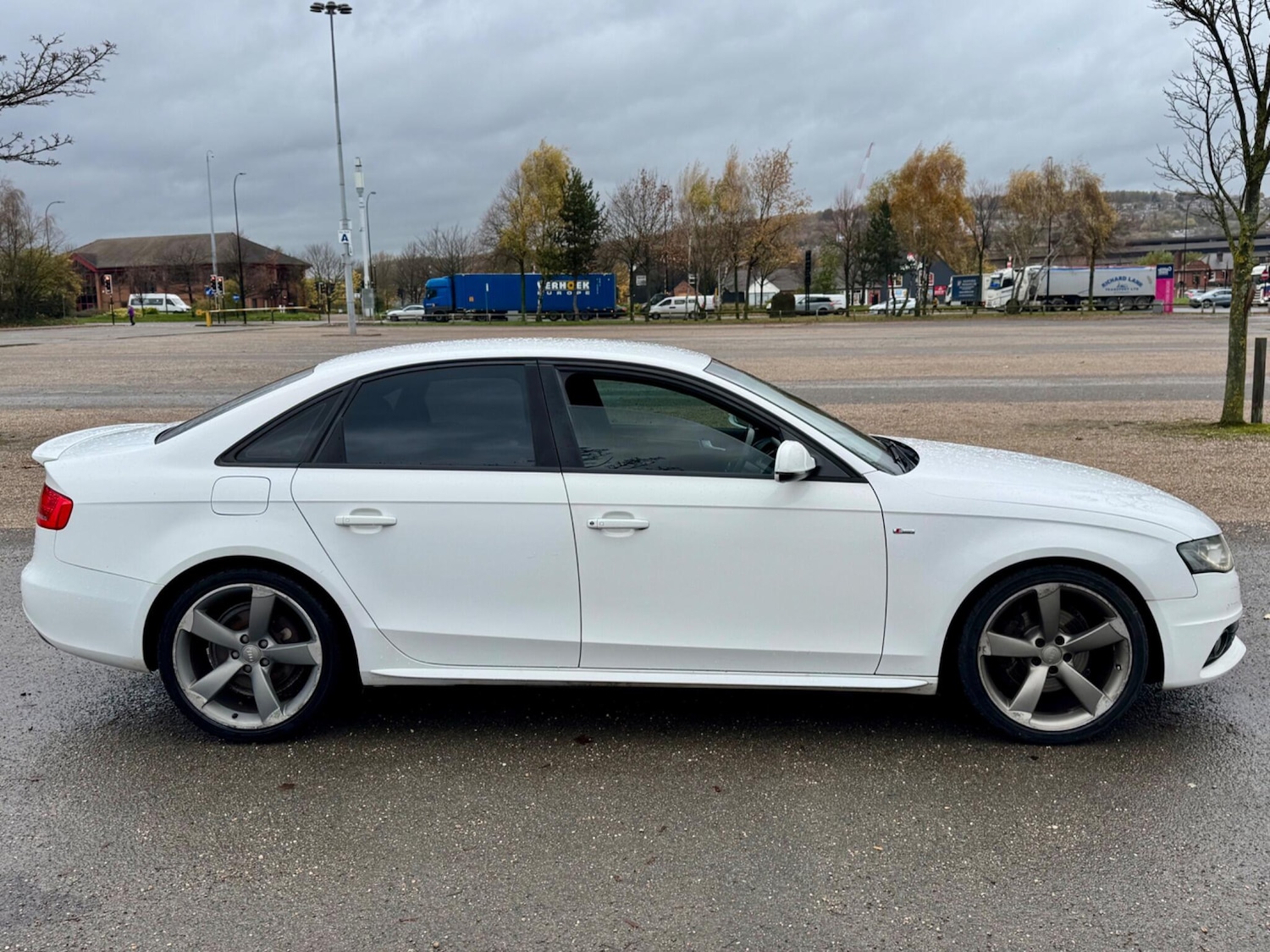 Used Audi A4 2011 for sale - 76549154: Photo 2