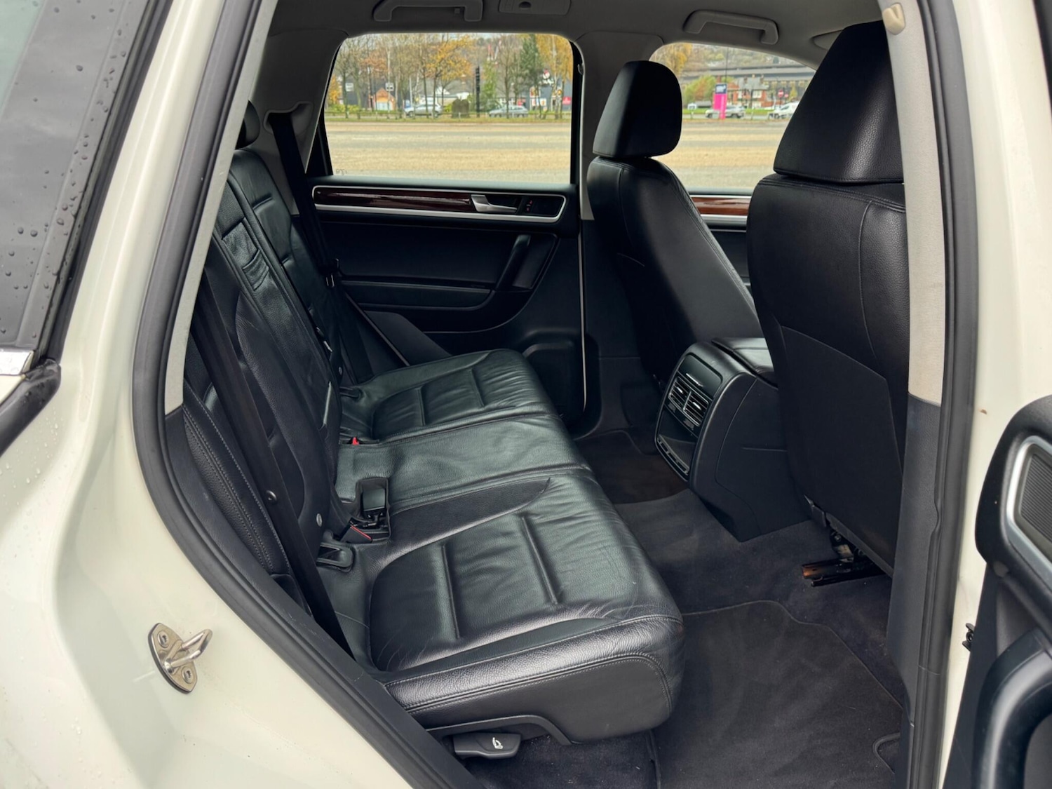 Used Volkswagen Touareg 2011 for sale - 76549312: Photo 12