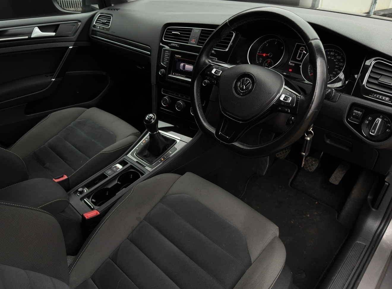 Used Volkswagen Golf 2014 for sale - 76643377: Photo 2