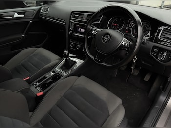 Used Volkswagen Golf 2014 for sale - 76643377: Photo