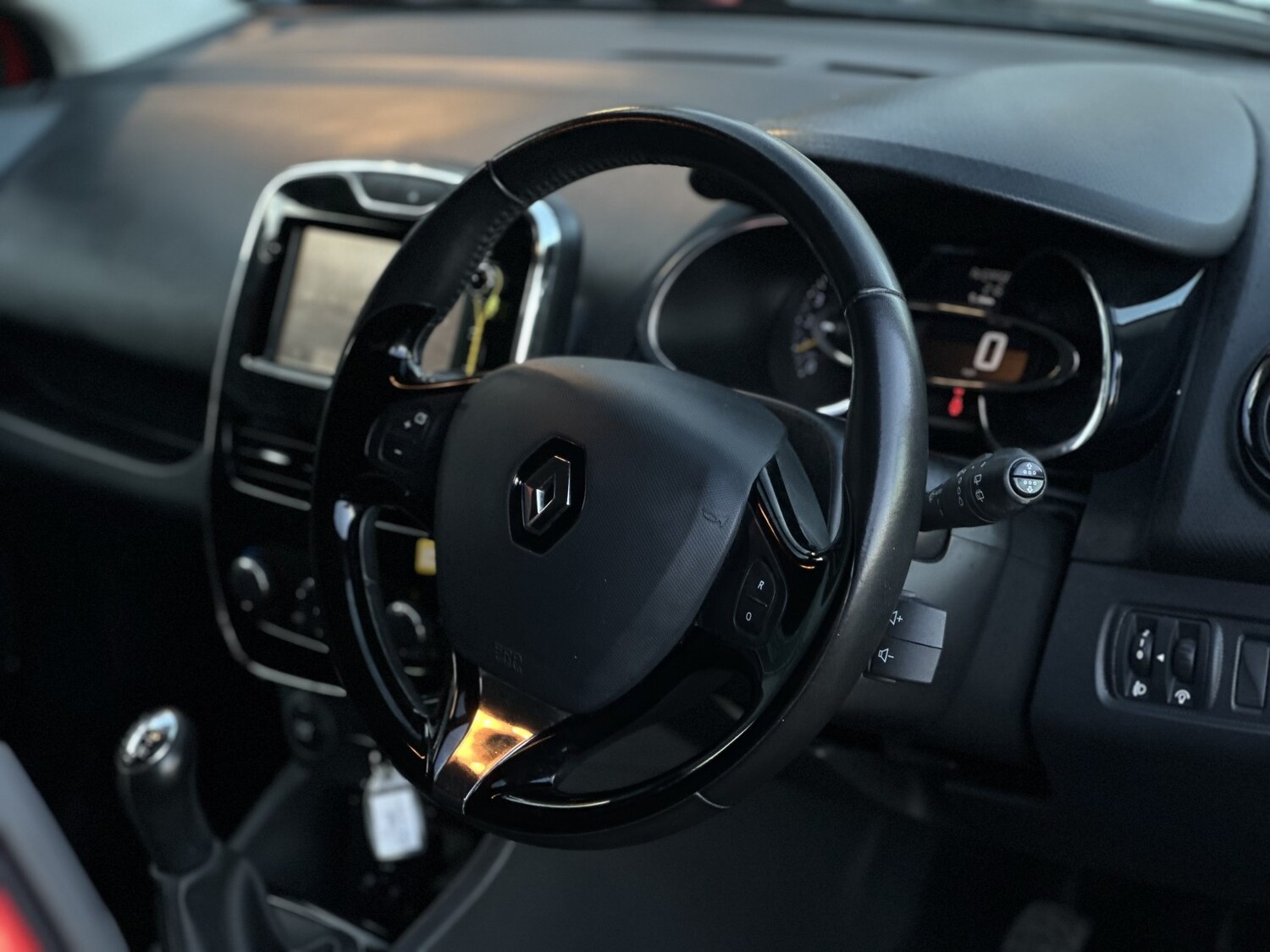 Used Renault Clio 2015 for sale - 76904672: Photo 12