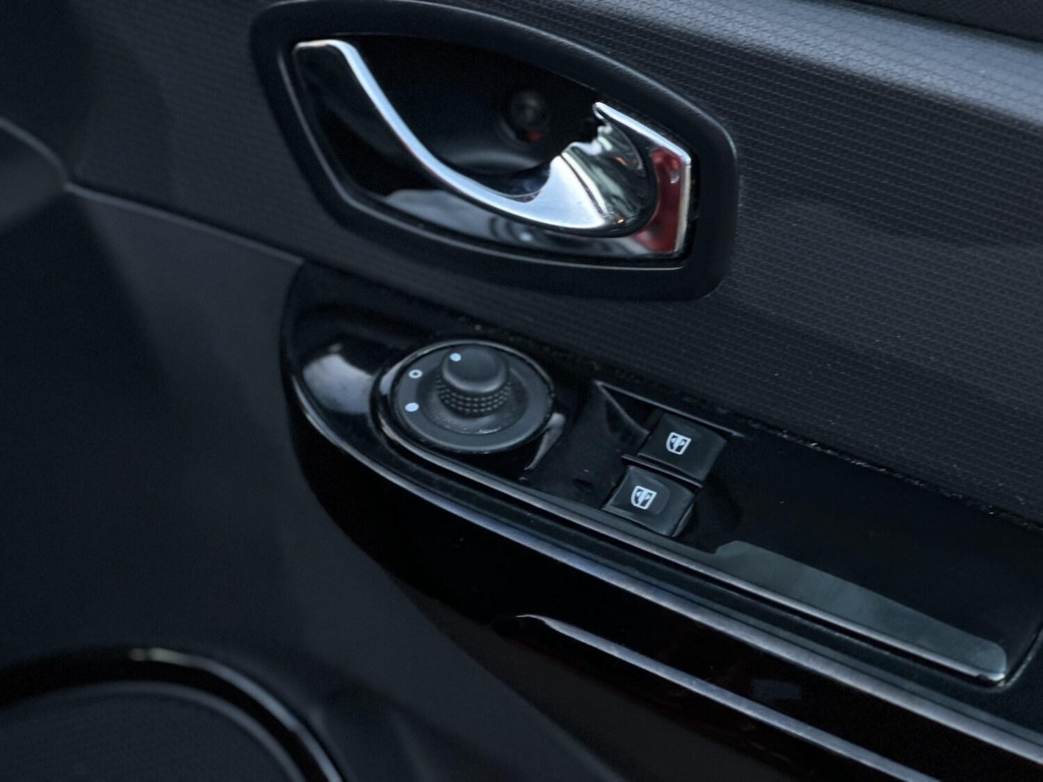 Used Renault Clio 2015 for sale - 76904672: Photo 15