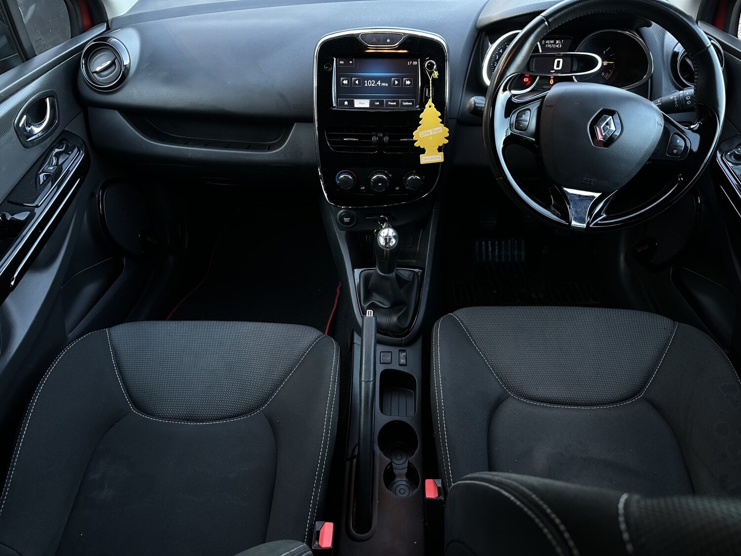Used Renault Clio 2015 for sale - 76904672: Photo 18