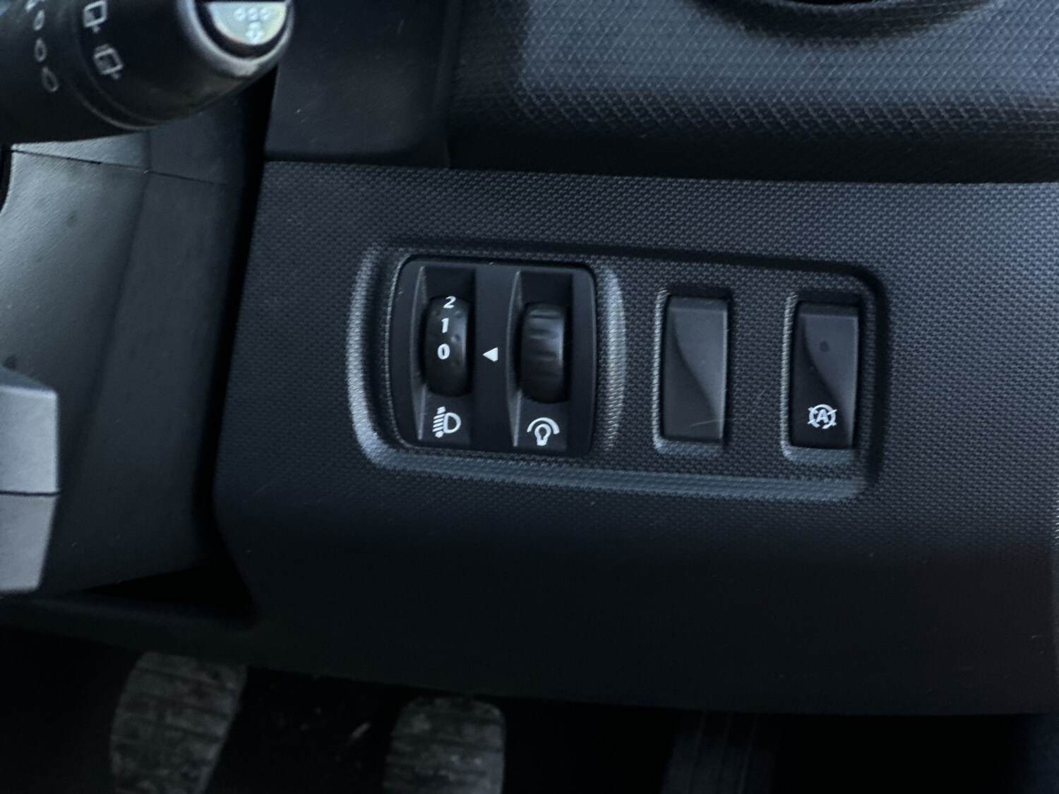 Used Renault Clio 2015 for sale - 76904672: Photo 21