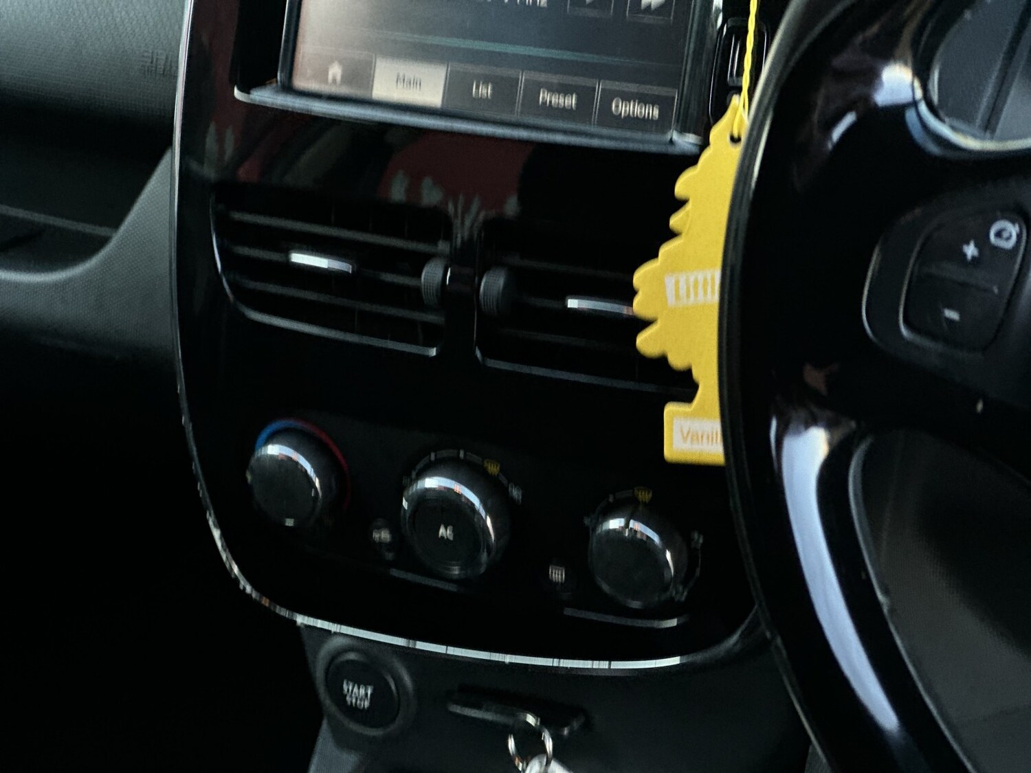 Used Renault Clio 2015 for sale - 76904672: Photo 27