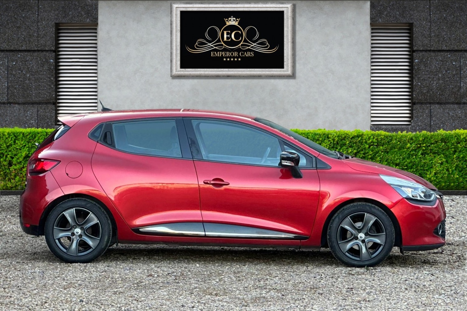 Used Renault Clio 2015 for sale - 76904672: Photo 3